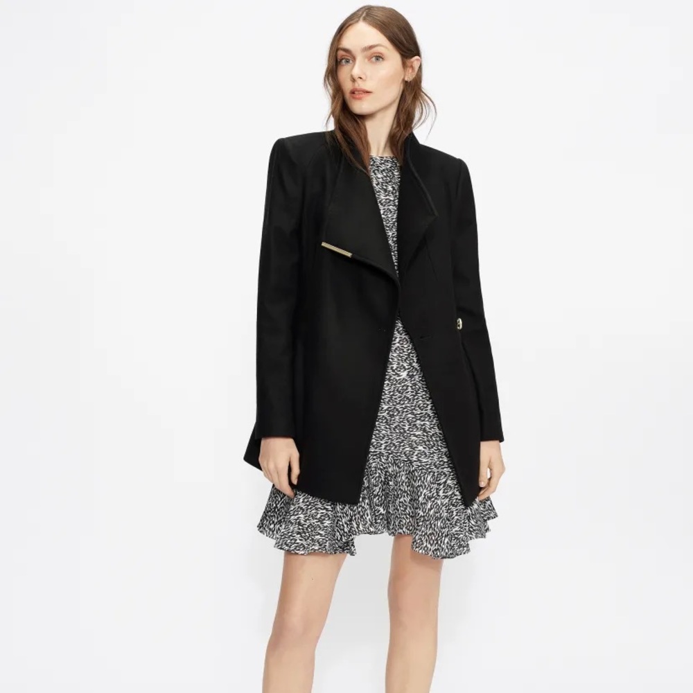 Gorgeous short wool coat